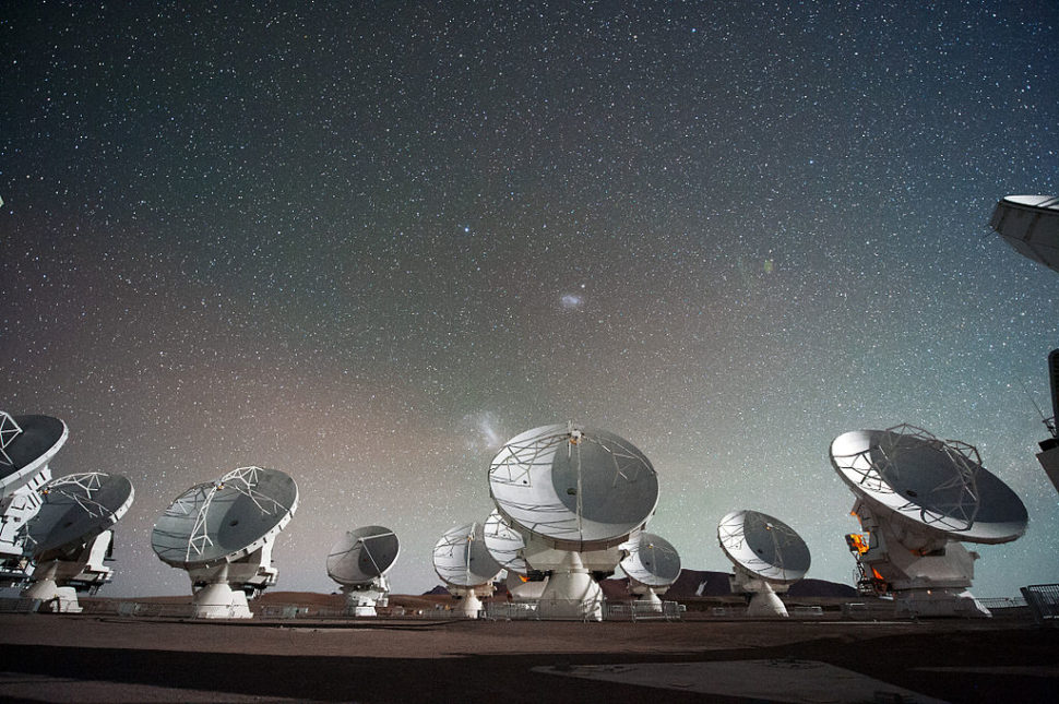 Antennas of the Atacama Large Millimeter/submillimeter Array (ALMA), on the Chajnantor Plateau in the Chilean Andes. | ESO/C.Malin | eso.org